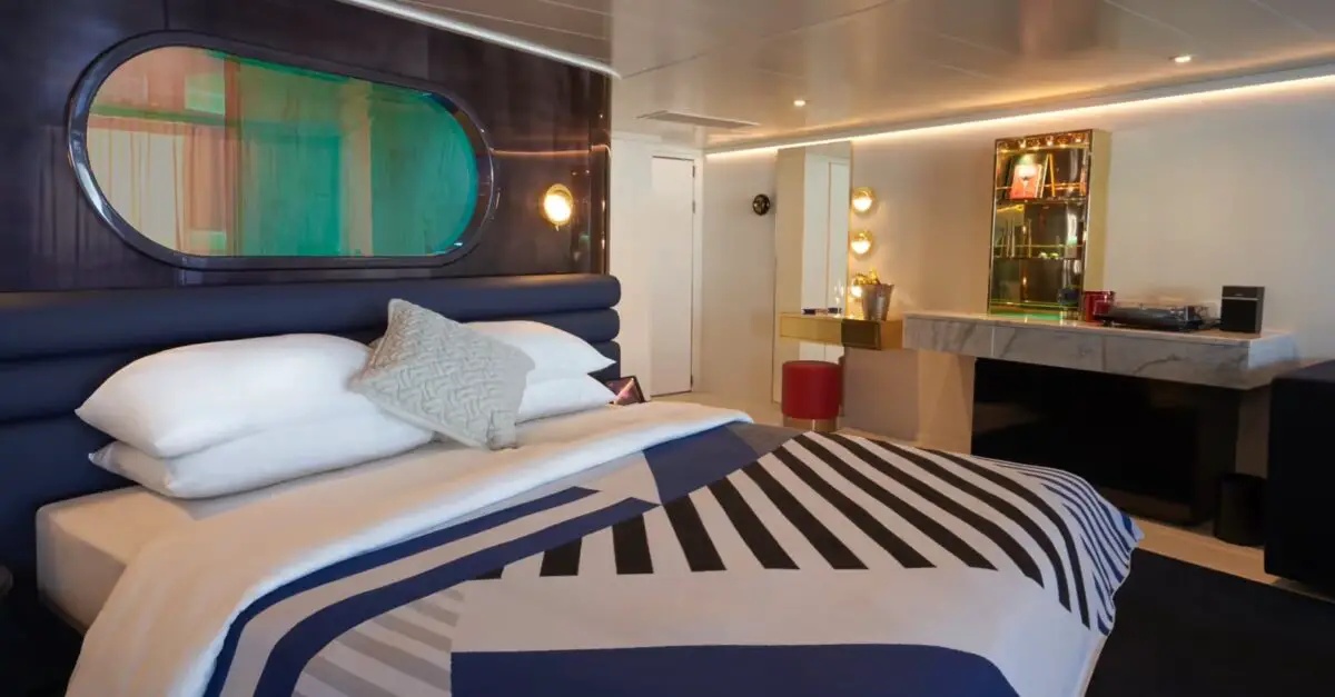 Cabin 14269Z - Brilliant Suite - Scarlet Lady