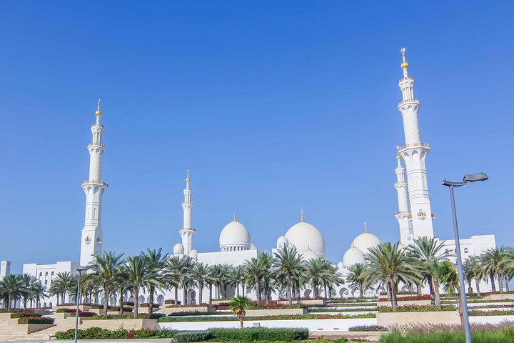 Abu Dhabi sightseeing with Louvre Museum & Grand Mosque with 5* lunch  - Image 3