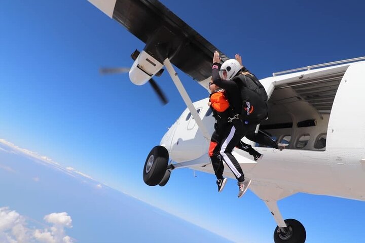 Abu Dhabi Tandem Skydive from 13,000 feet - Image 5
