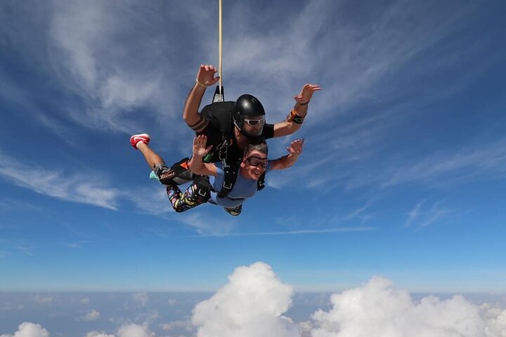 Abu Dhabi Tandem Skydive from 13,000 feet - Image 3