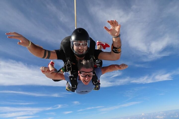 Abu Dhabi Tandem Skydive from 13,000 feet - Image 4