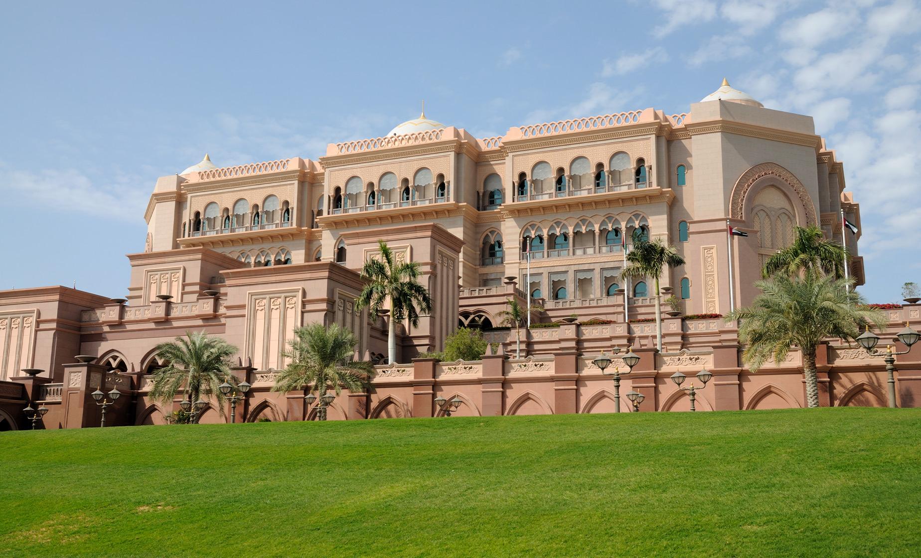 Emirates Palace, Corniche & Lulu Island Boat Tour - Image 1