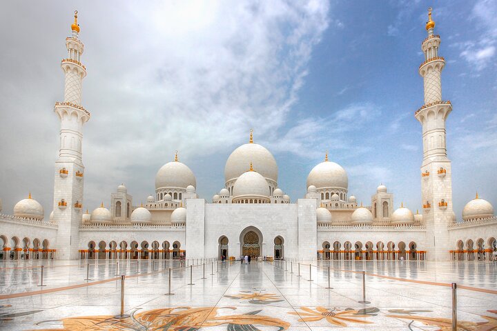 Experience Emirates Palace Hi-Tea and Visit Sheikh Zayed Mosque  - Image 5