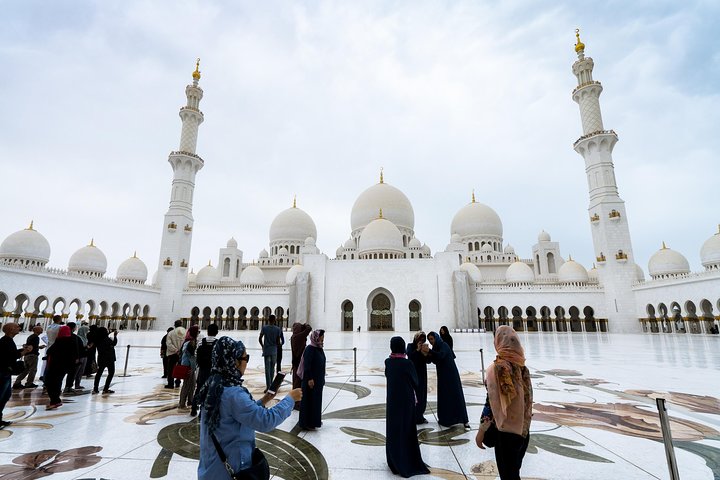 From Abu Dhabi: Grand Mosque & Presidential Palace City Tour - Image 5