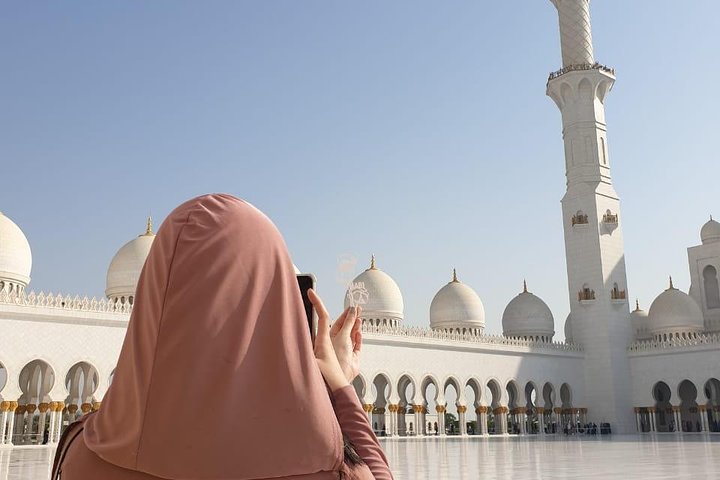 Private Abu Dhabi tour with Emirati Guide - Image 4
