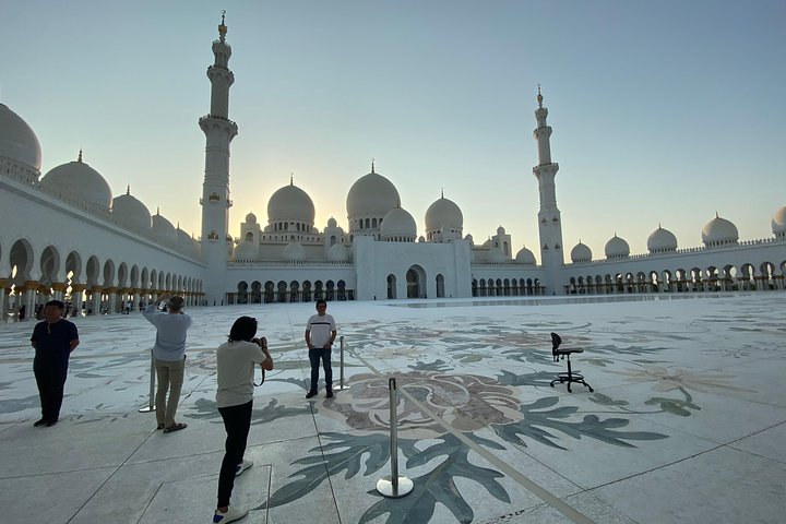 Private Full-Day Abu Dhabi City Tour with a Local! - Image 4