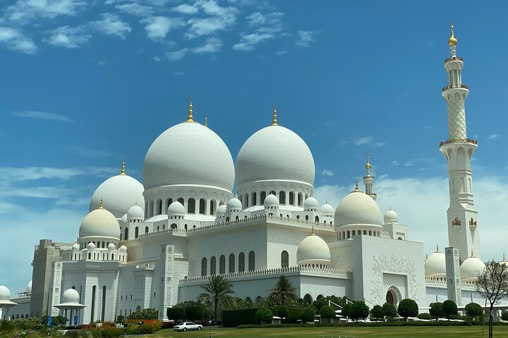  Private Full-Day Tour in Abu Dhabi - Image 1