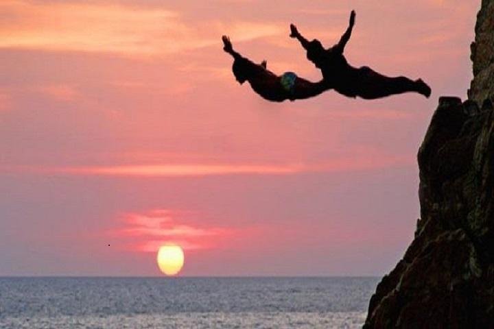Cliff Diver Show and Dinner in Acapulco - Image 1
