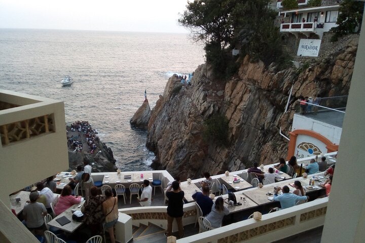 Cliff Diver Show and Dinner in Acapulco - Image 5