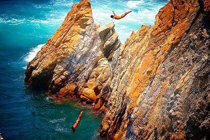 Cliff Divers Show 2 Hours Tour - Image 1