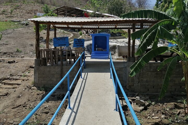  Hot Springs Water Visiting Dos Arroyos Guerrero. - Image 1