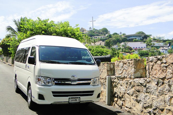 Private Car and Tour Guide Service in Acapulco - Image 1