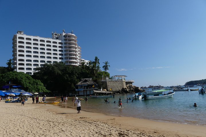  Small-Group or Private All Inclusive 4 Hours City Tour & Divers - Image 4