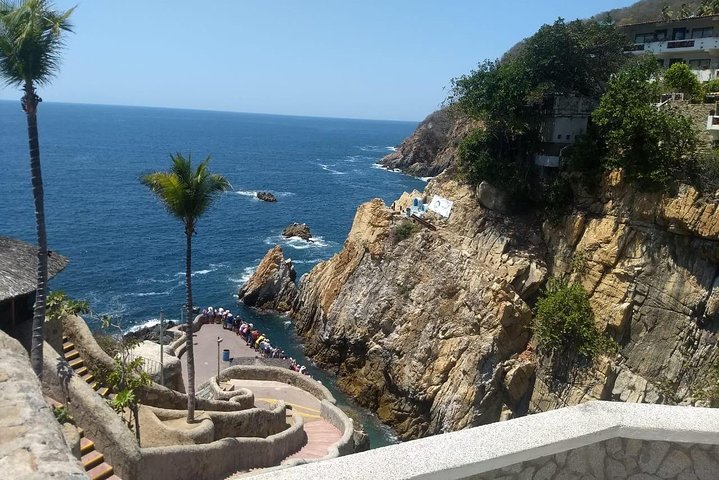 Sunset, Romantic Dinner And Cliff Divers Show - Image 3
