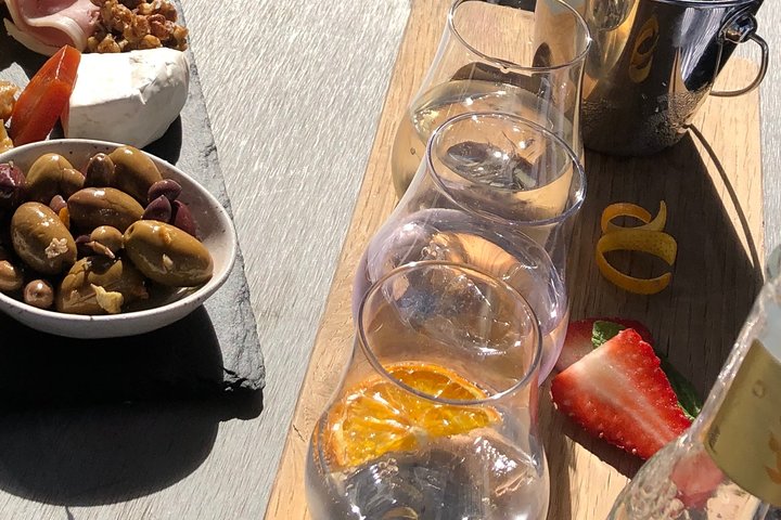 Red White & Brew - Wine, Gin & Beer Tour with Tastings from Adelaide - Image 2