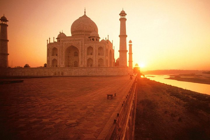 Sunrise at the Taj Mahal - Image 1