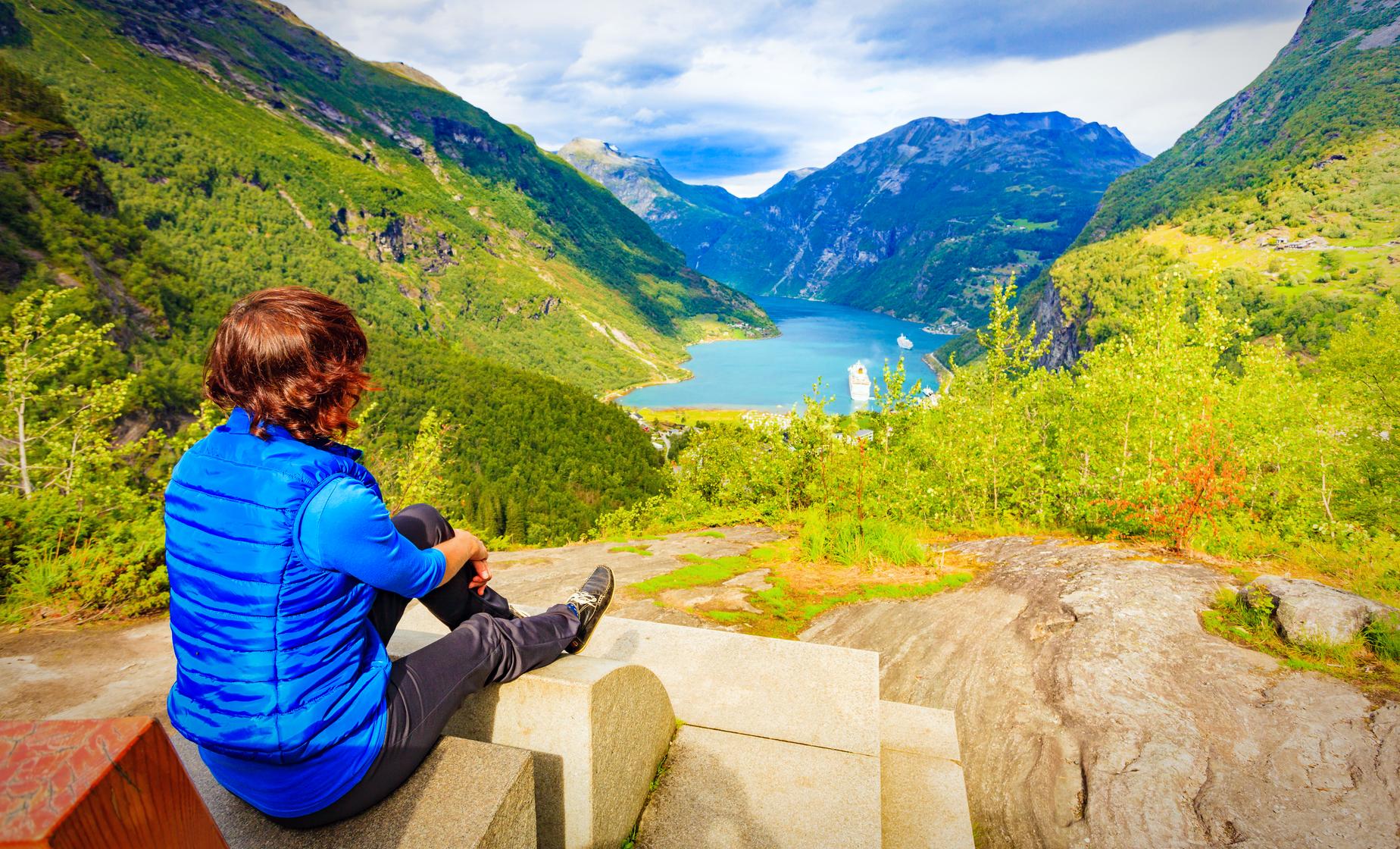 Private Full Day Round Trip Alesund with Geiranger - Image 1