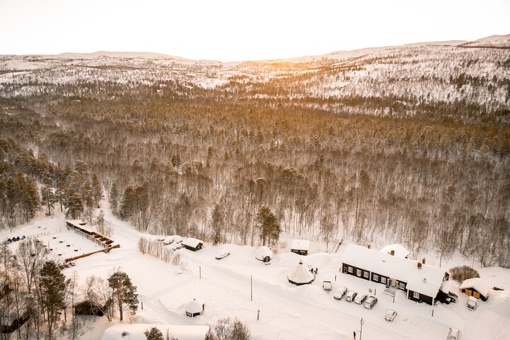 4 hour Winter Adventure Includes Snowshoe Trip and Visiting the Ice Hotel - Image 5