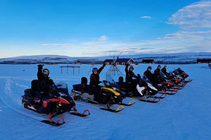 Snowmobile safari in the mountain plateau of Finnmarksvidda - Image 4