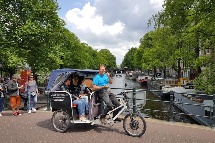 1,5 hours Amsterdam Rickshaw Tour - Image 1