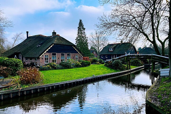 Day Tour Giethoorn, Afsluitdijk and Zaanse Schans with Boat Cruise - Image 1