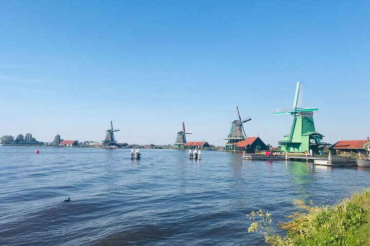 Day Tour Giethoorn, Afsluitdijk and Zaanse Schans with Boat Cruise - Image 4