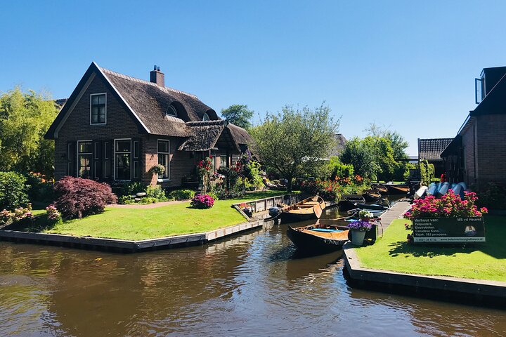 Giethoorn, Afsluitdijk, Zaanse Schans Day Tour Mini VIP Bus Incl. Hotel Pick Up - Image 2