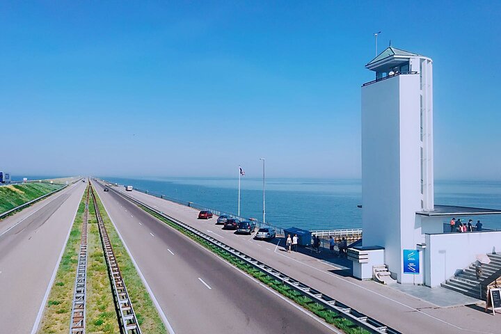 Giethoorn, Afsluitdijk, Zaanse Schans Day Tour Mini VIP Bus Incl. Hotel Pick Up - Image 3