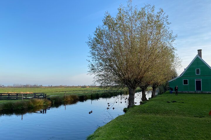 Giethoorn, Afsluitdijk, Zaanse Schans Day Tour Mini VIP Bus Incl. Hotel Pick Up - Image 5