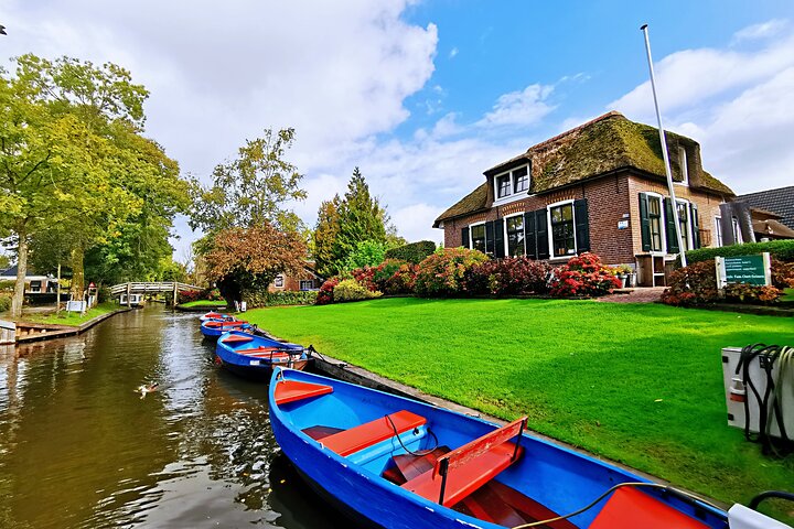 Giethoorn, Afsluitdijk, Zaanse Schans Day Tour Mini VIP Bus Incl. Hotel Pick Up - Image 1