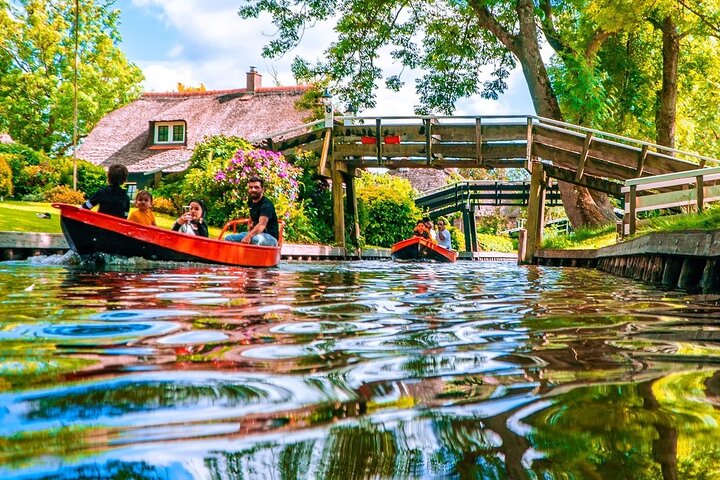 Giethoorn Day Private Tour  - Image 3