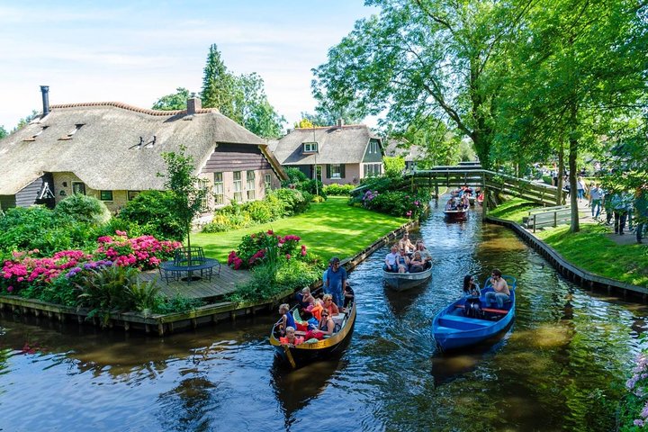 Giethoorn Day Private Tour  - Image 1
