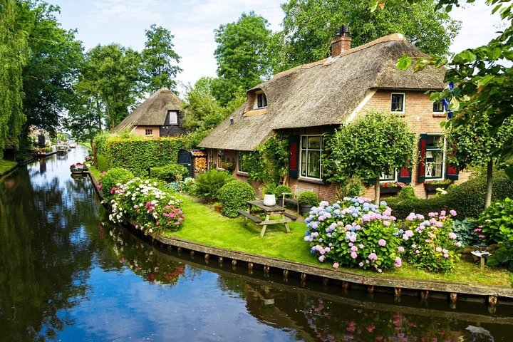Giethoorn Day Private Tour  - Image 2
