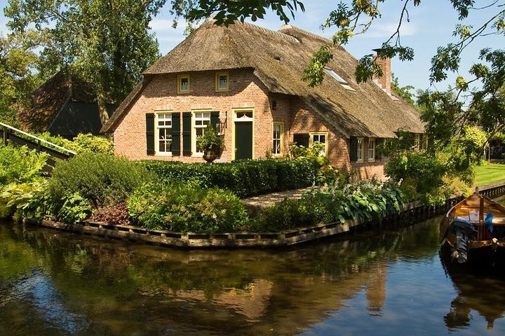 Giethoorn Day Private Tour  - Image 5