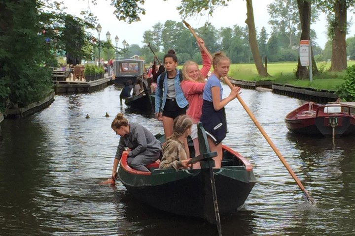 Giethoorn Private tour from Amsterdam with Guide and Custom Options - Image 4