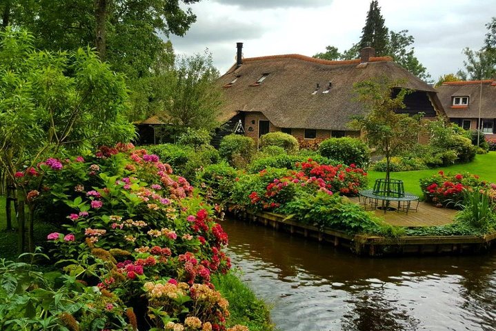 Private Daytrip Giethoorn and Windmills of Zaanse Schans from Amsterdam - Image 4