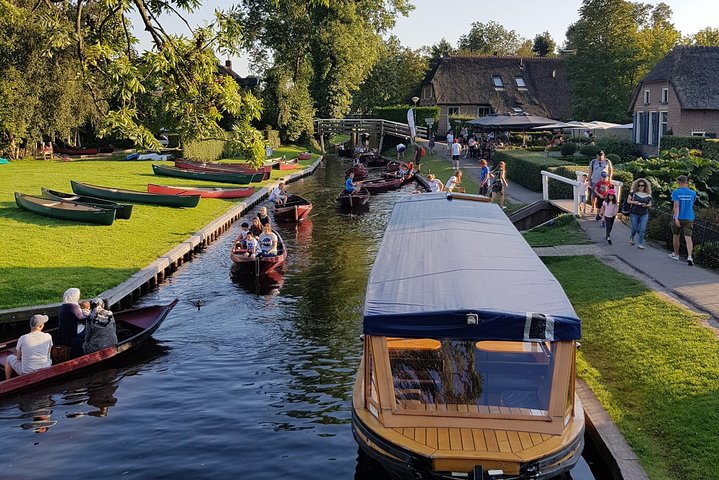 Private tour (max 3 per) to Giethoorn & Canal ride from Amsterdam - Image 1