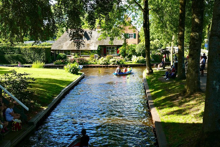 Private tour (max 3 per) to Giethoorn & Canal ride from Amsterdam - Image 2