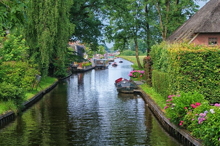 Private tour (max 3 per) to Giethoorn & Canal ride from Amsterdam - Image 4