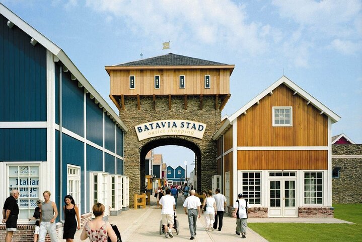 Private Tour to Batavia City Fashion Outlet 6 hours 1-15 persons - Image 2