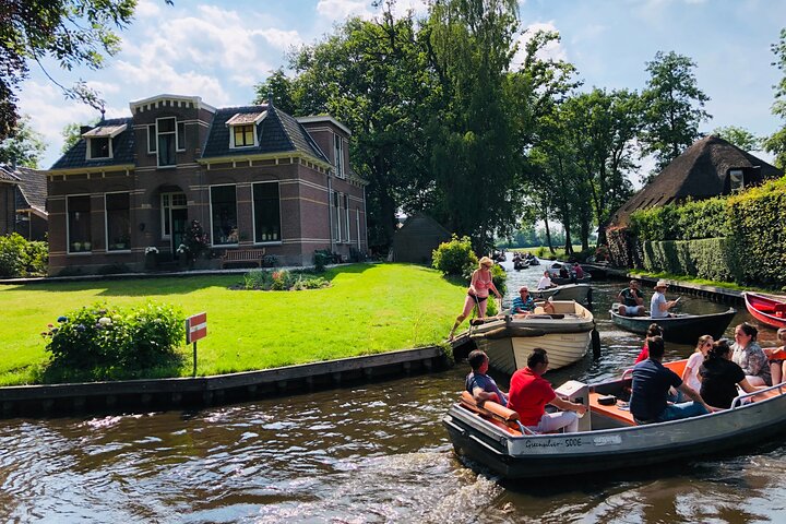 Private Tour to Zaanse Schans + Giethoorn with renting boat - Image 3