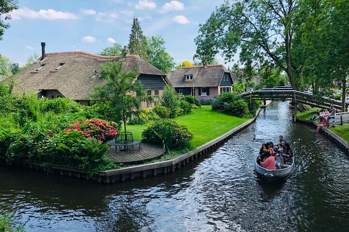 Private Tour to Zaanse Schans + Giethoorn with renting boat - Image 1