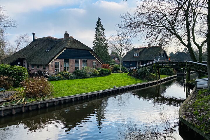 Zaanse Schans and Giethoorn Small-Group Tour with Hotel Pick Up - Image 4