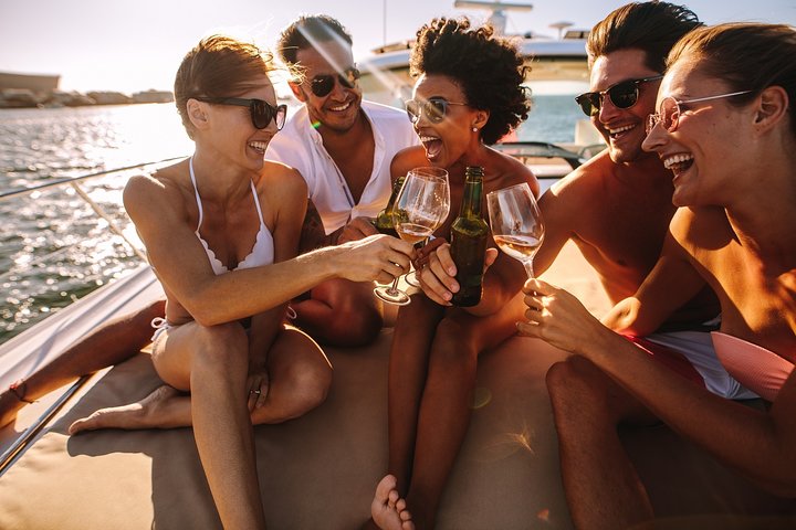 Private Luxury Yacht Tour with Lunch and Drinks - Image 5