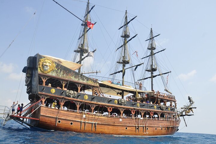 Side Boat Tour with Lunch, Soft Drink and Foam Party All.İnc - Image 1