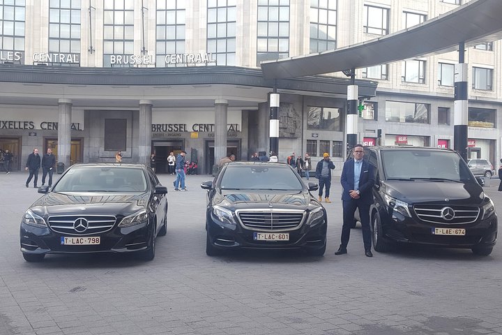 Private Transfer from Antwerp to Bruges or ZeeBrugge By Luxury car - Image 5