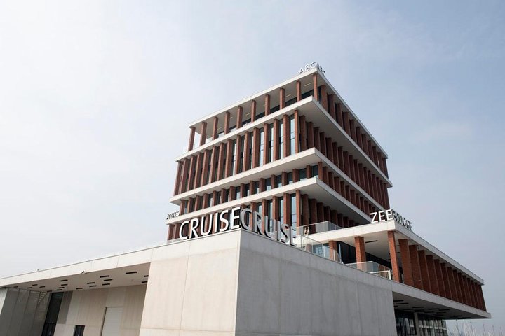 Private Transfer from Antwerp to Bruges or ZeeBrugge By Luxury car - Image 3