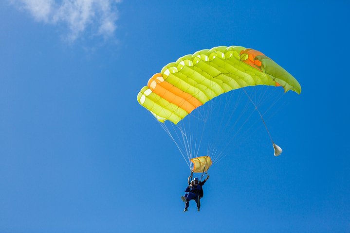 16,000 Feet Tandem Skydive Adventure Private Tour in Auckland - Image 4