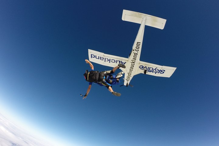16,000 Feet Tandem Skydive Adventure Private Tour in Auckland - Image 3