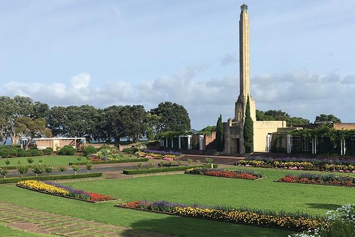 Auckland City Private Tour for Couples. Be chauffeur driven with added extras. - Image 4